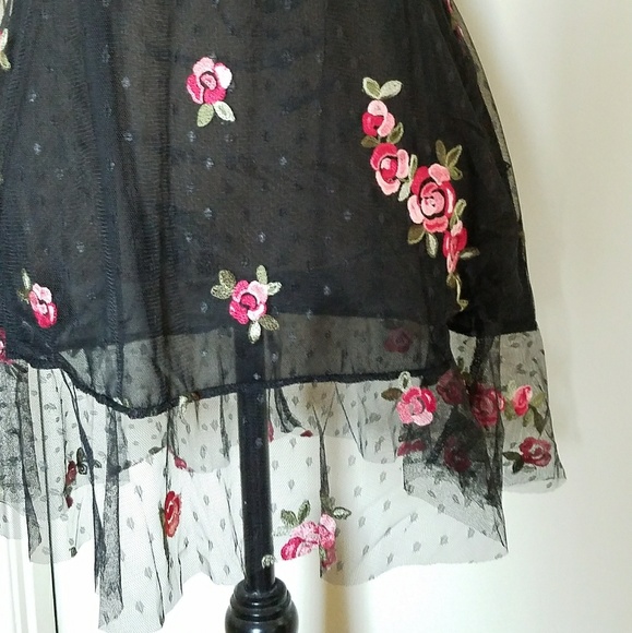 PARIS PURCHASE-Black lace dress with roses-NWT - Picture 2 of 8